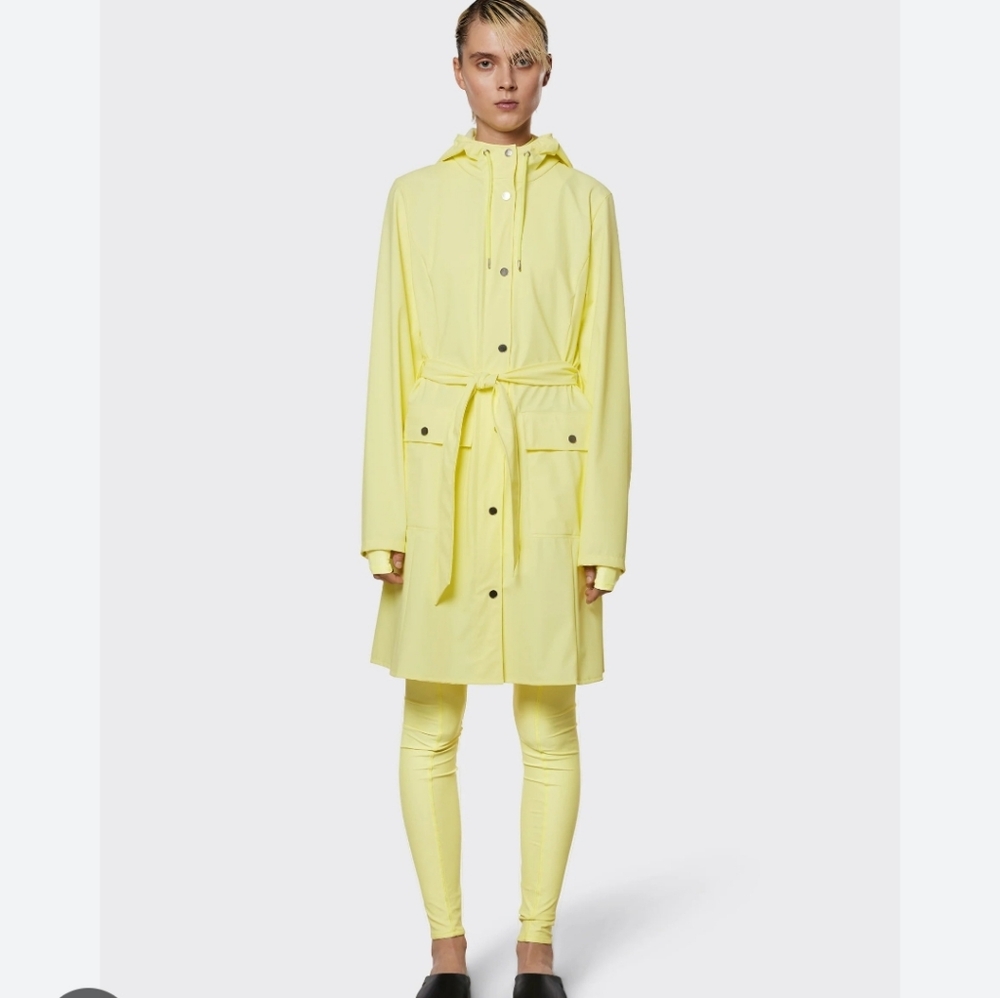 NWT. Rains Curve W jacket in the color Straw sz. Large